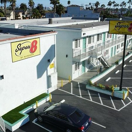 Super 8 By Wyndham Oceanside Downtown Hotel Bagian luar foto