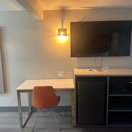 Super 8 By Wyndham Oceanside Downtown Hotel Bagian luar foto
