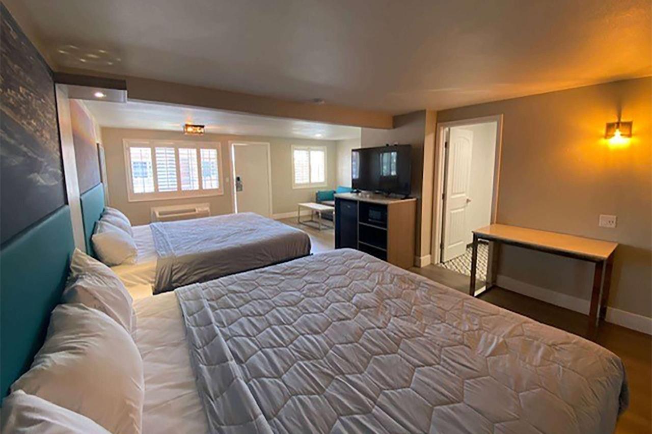 Super 8 By Wyndham Oceanside Downtown Hotel Bagian luar foto
