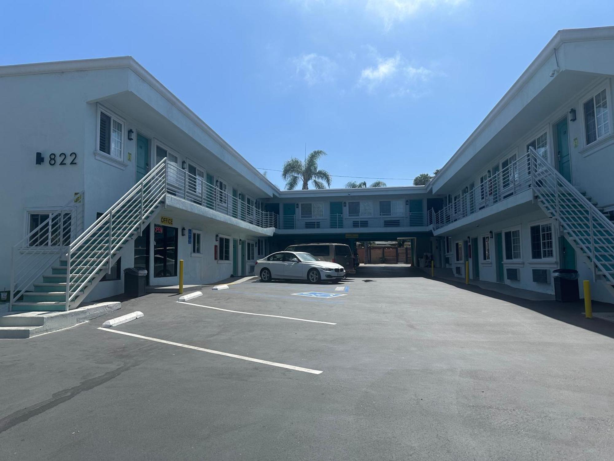 Super 8 By Wyndham Oceanside Downtown Hotel Bagian luar foto