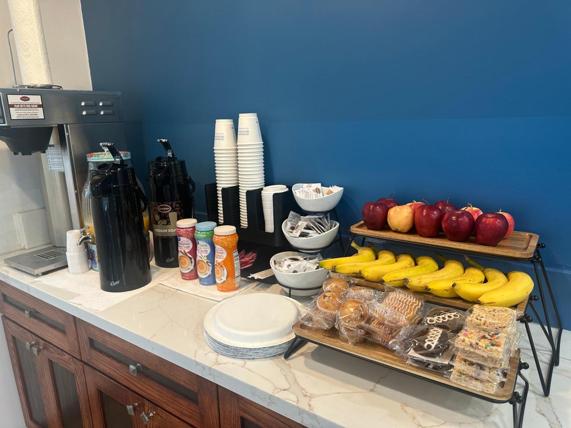 Super 8 By Wyndham Oceanside Downtown Hotel Bagian luar foto
