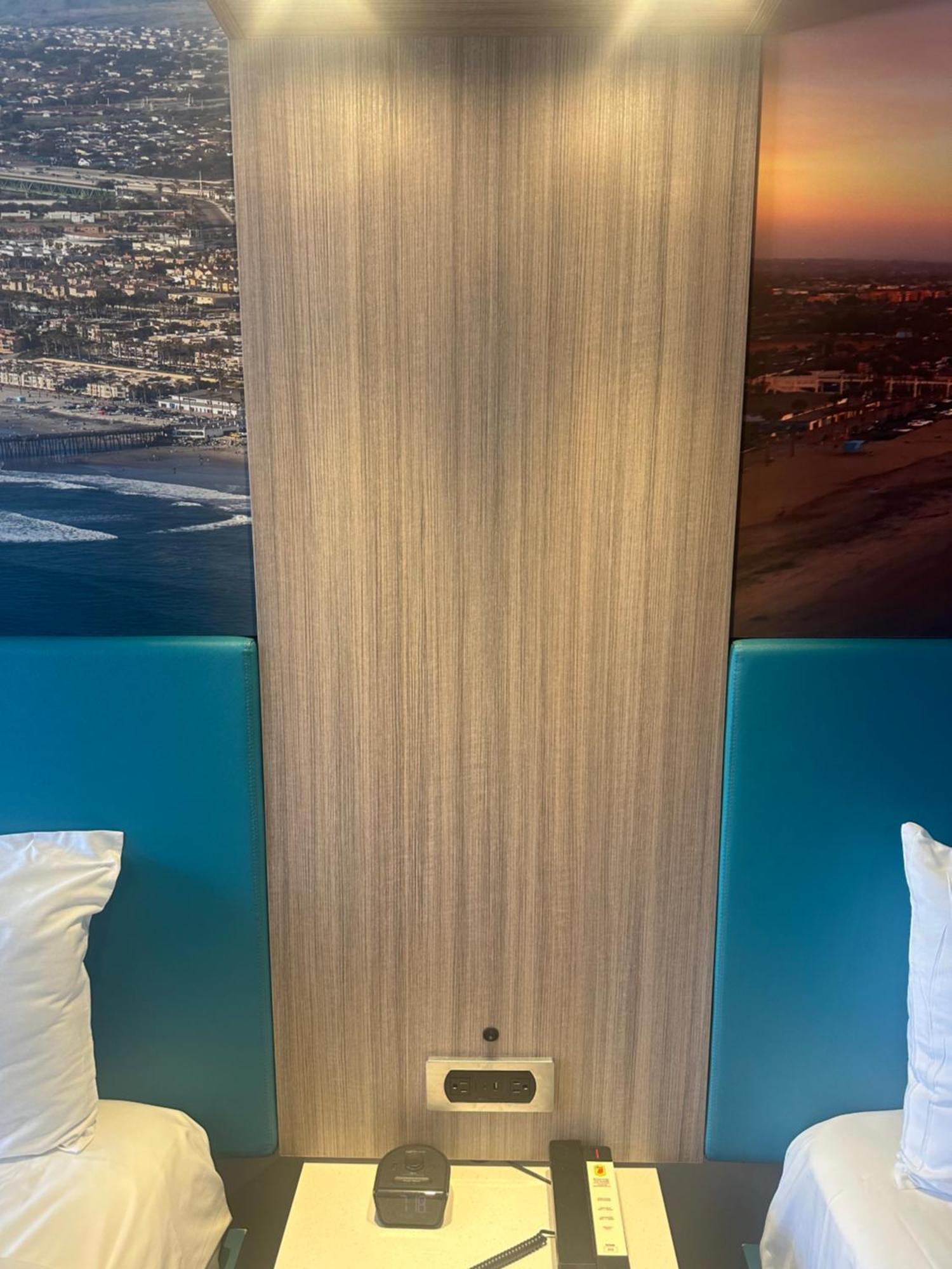 Super 8 By Wyndham Oceanside Downtown Hotel Bagian luar foto