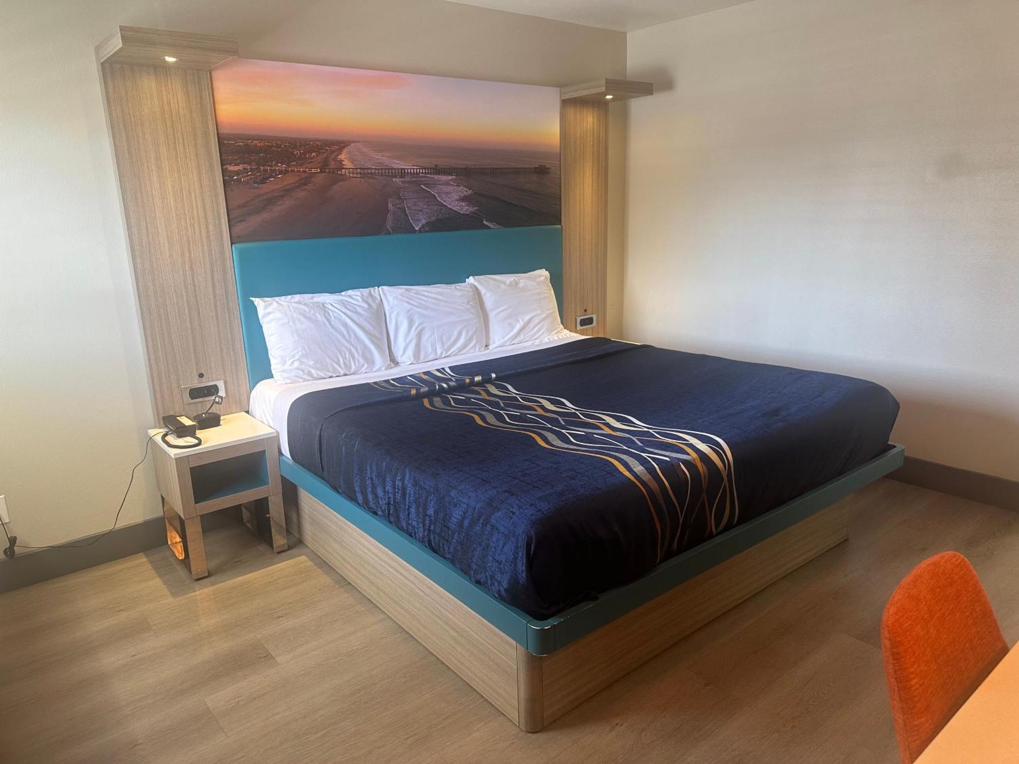 Super 8 By Wyndham Oceanside Downtown Hotel Bagian luar foto