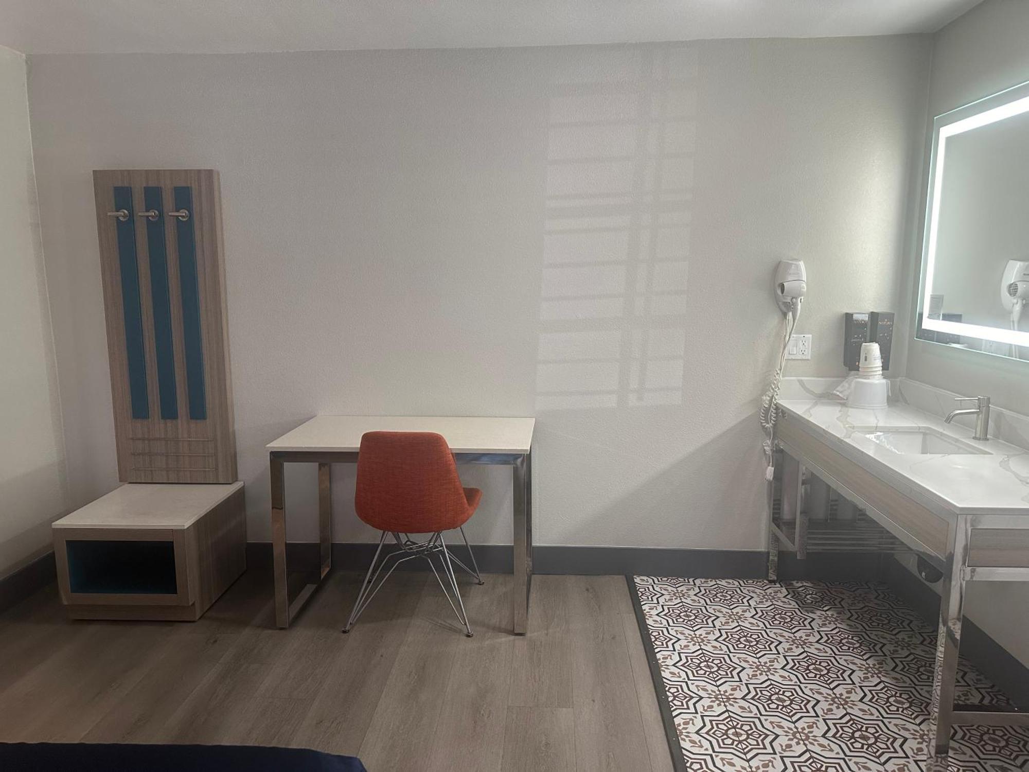 Super 8 By Wyndham Oceanside Downtown Hotel Bagian luar foto