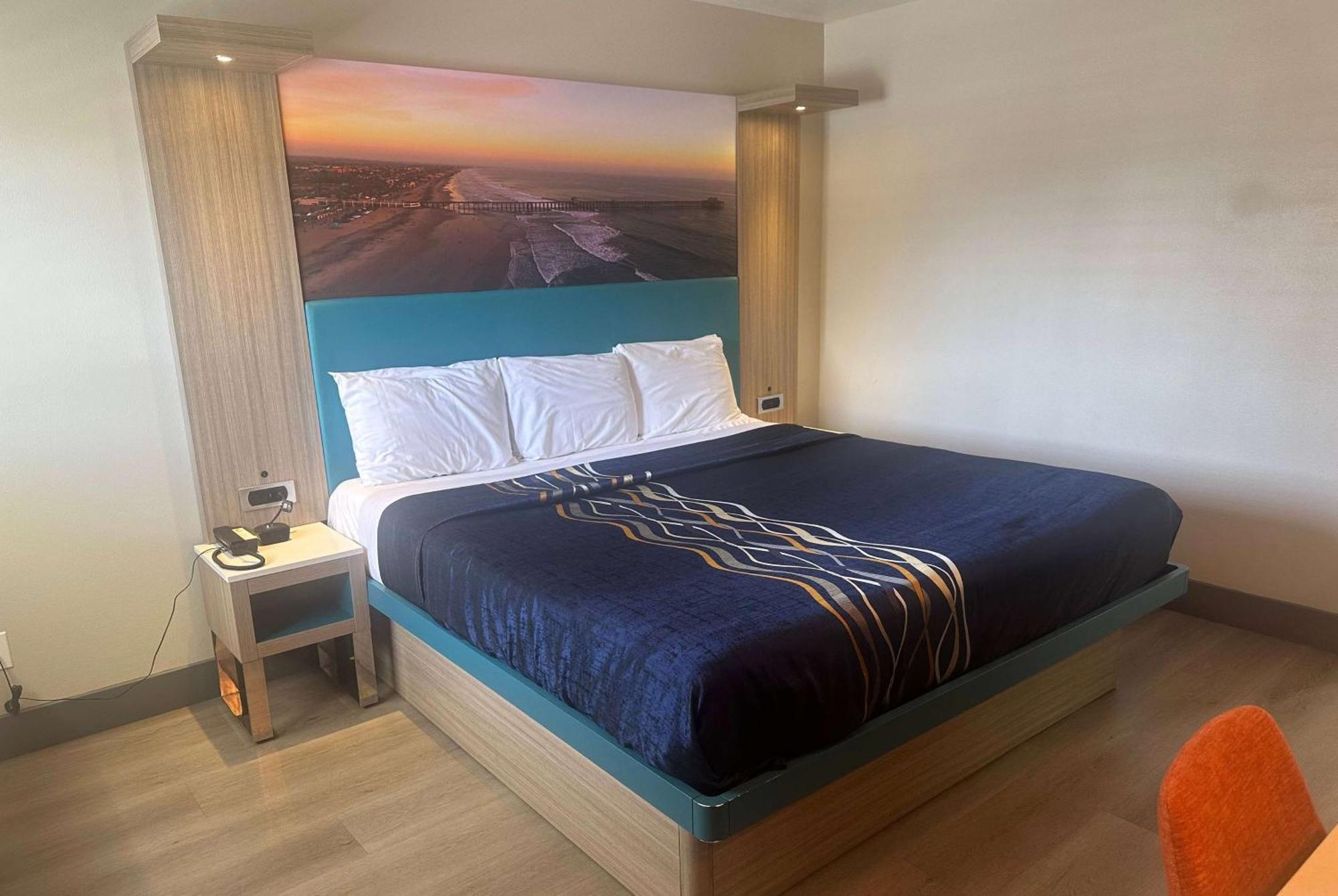 Super 8 By Wyndham Oceanside Downtown Hotel Bagian luar foto