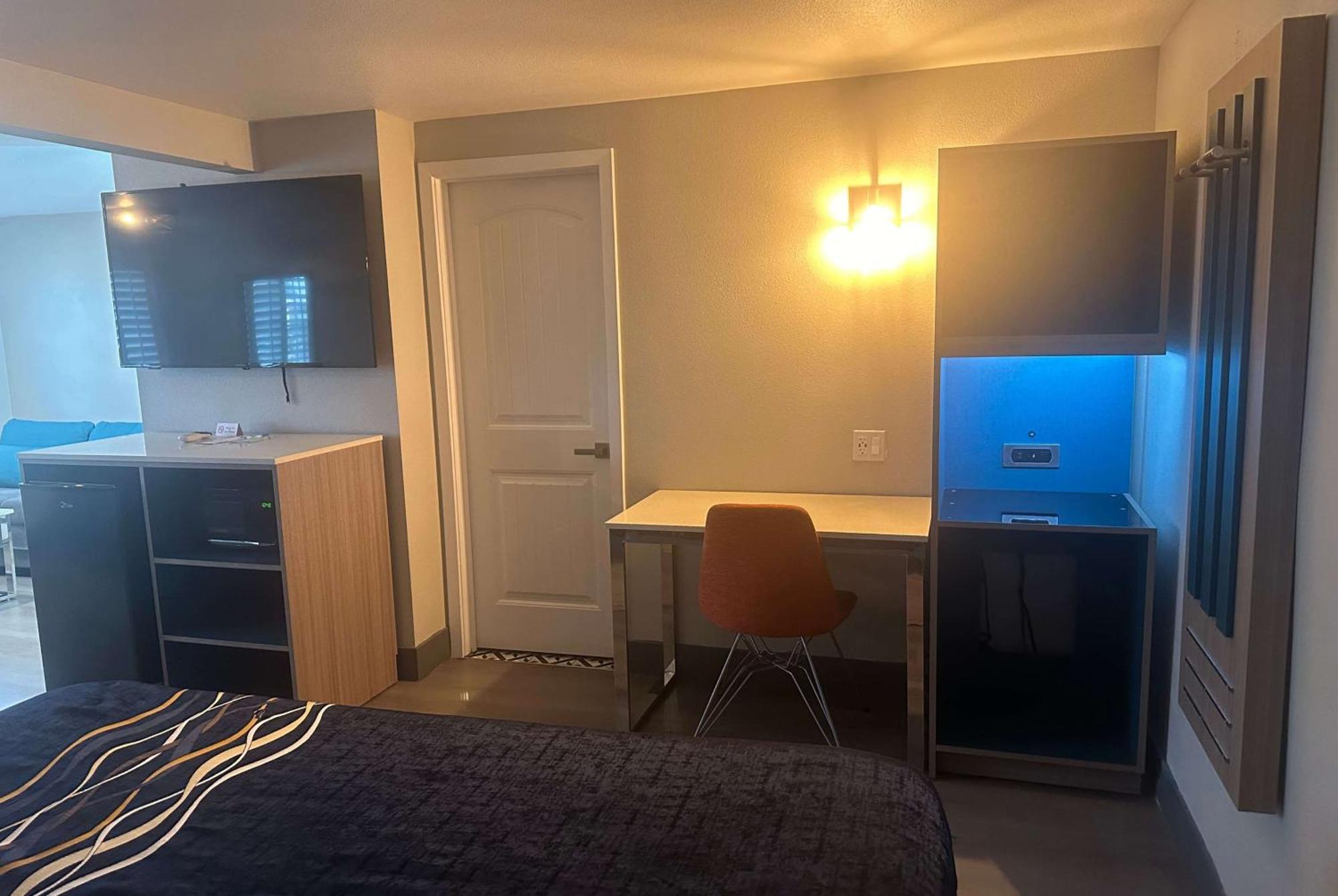 Super 8 By Wyndham Oceanside Downtown Hotel Bagian luar foto