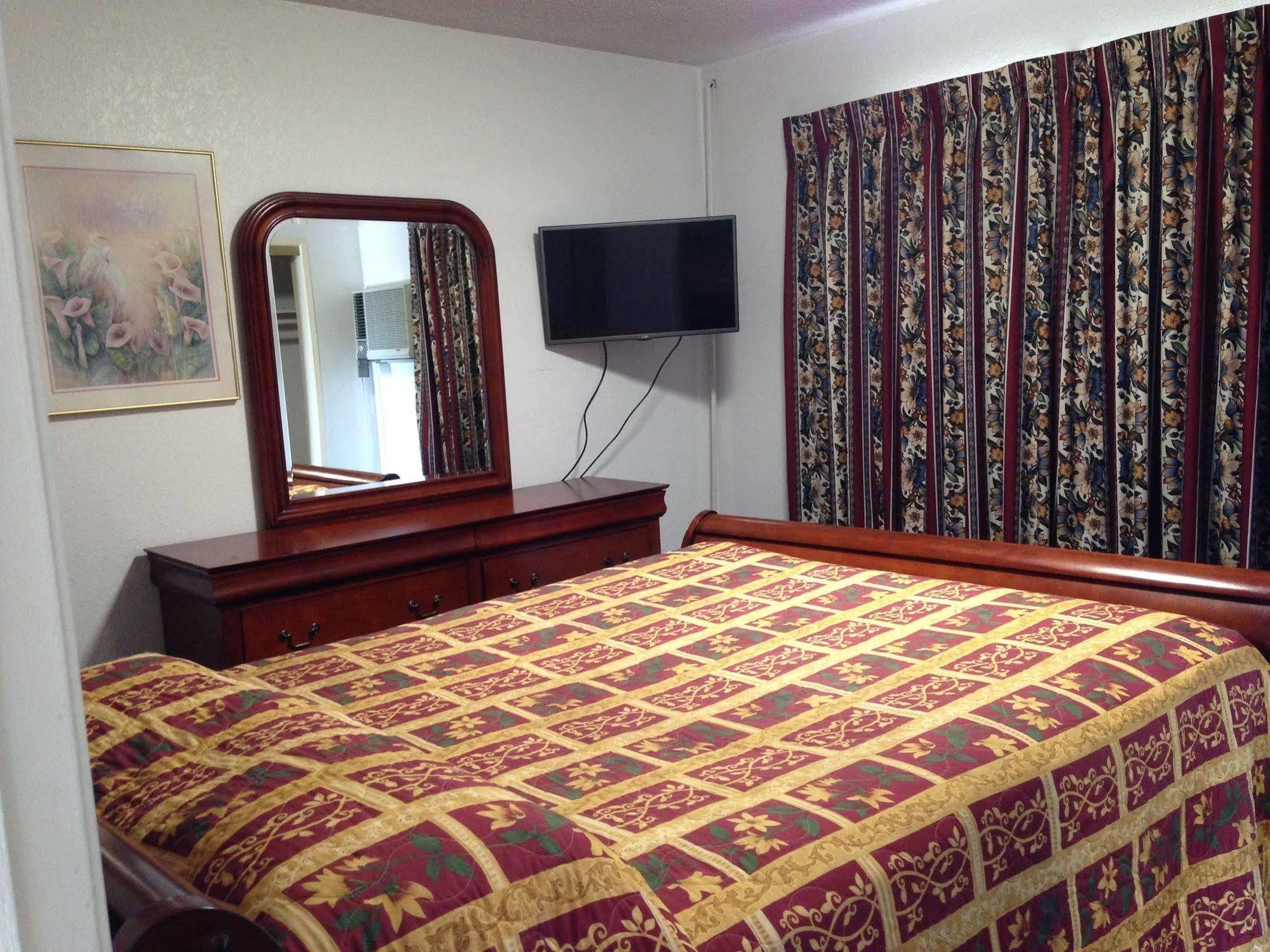 Super 8 By Wyndham Oceanside Downtown Hotel Bagian luar foto