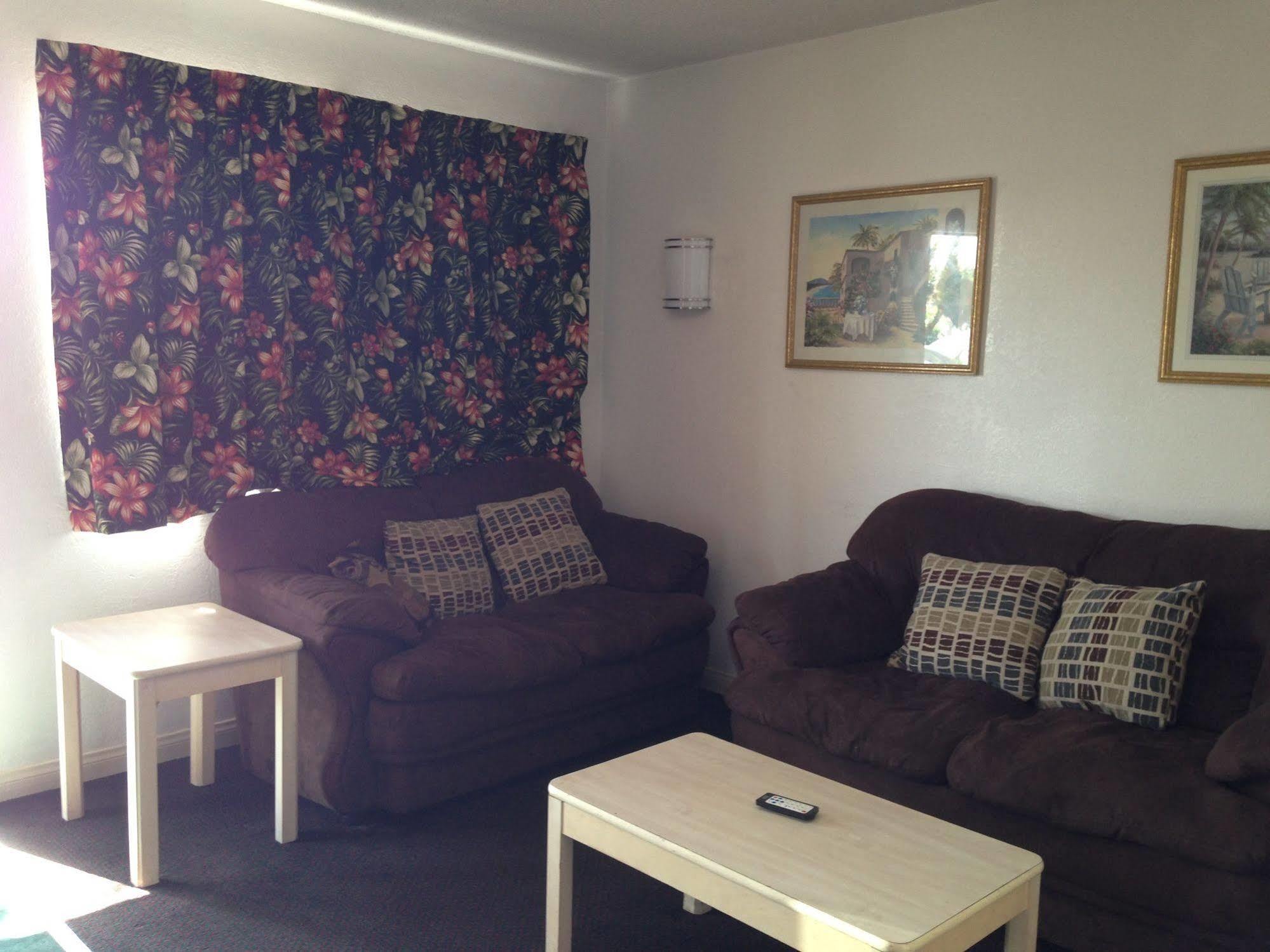 Super 8 By Wyndham Oceanside Downtown Hotel Bagian luar foto